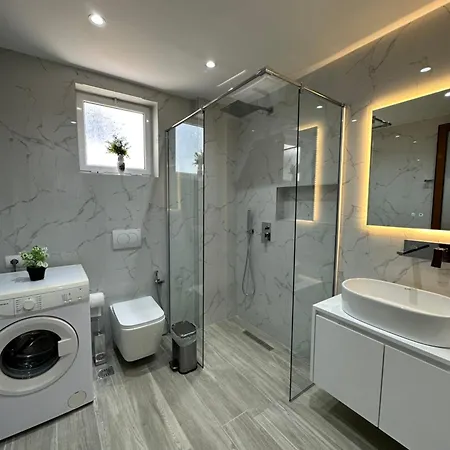 Xhuliano Gasthuis Ksamil