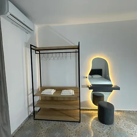 Xhuliano Gasthuis Ksamil