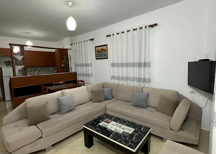 Pensjonat Xhuliano 4*