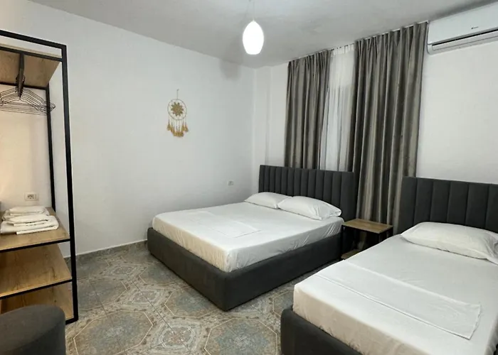 Xhuliano Casa de hóspedes 4*
